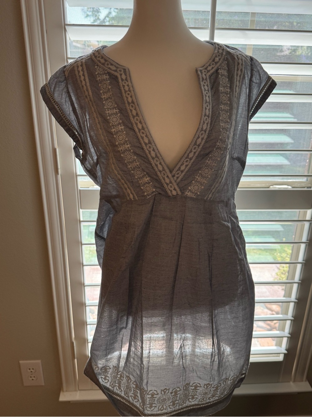 Women’s Embroidered V-Neck Tunic Top - Gray